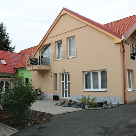 Penzion Kotvas Milovice  Extérieur photo