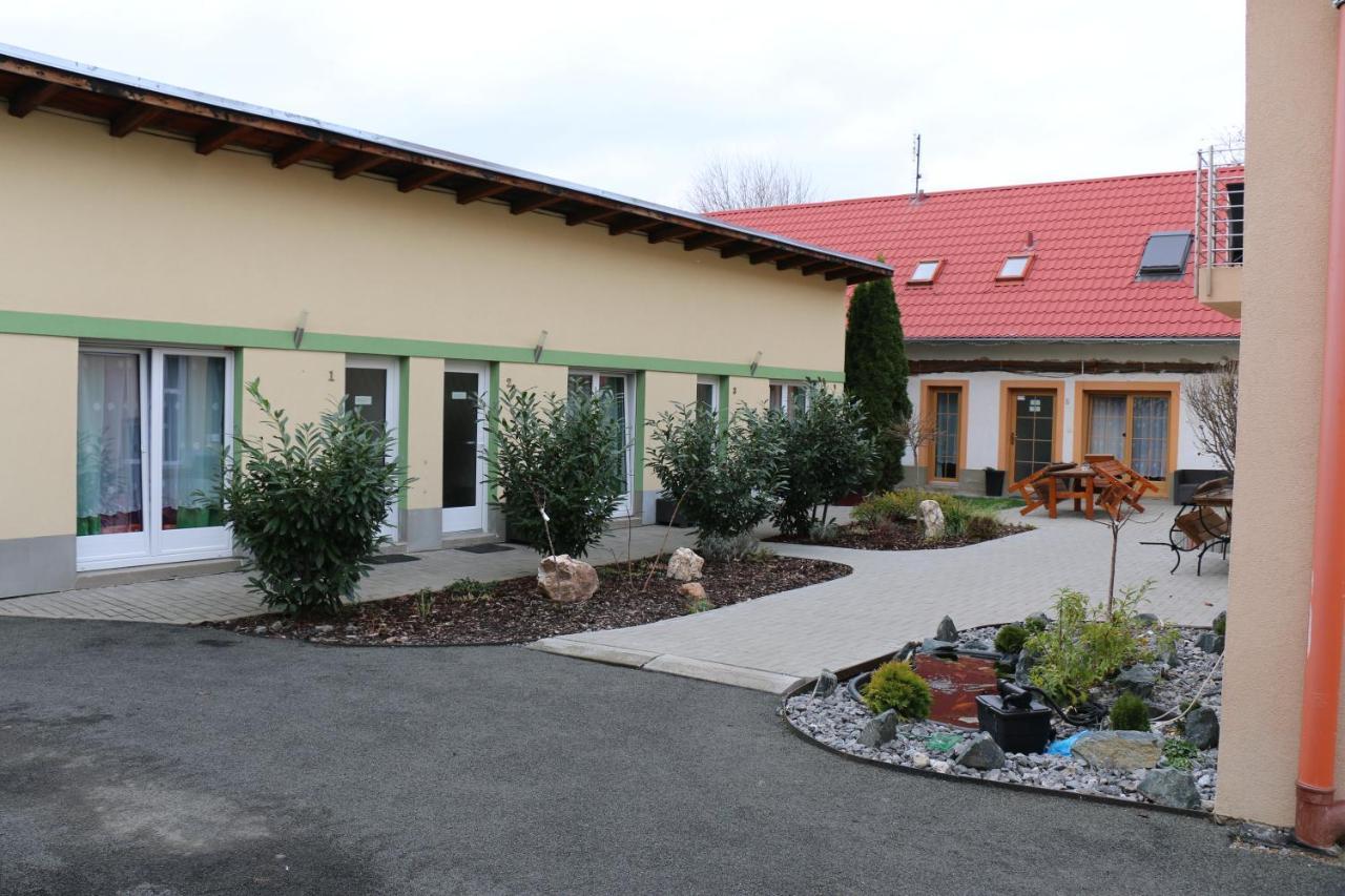 Penzion Kotvas Milovice  Extérieur photo
