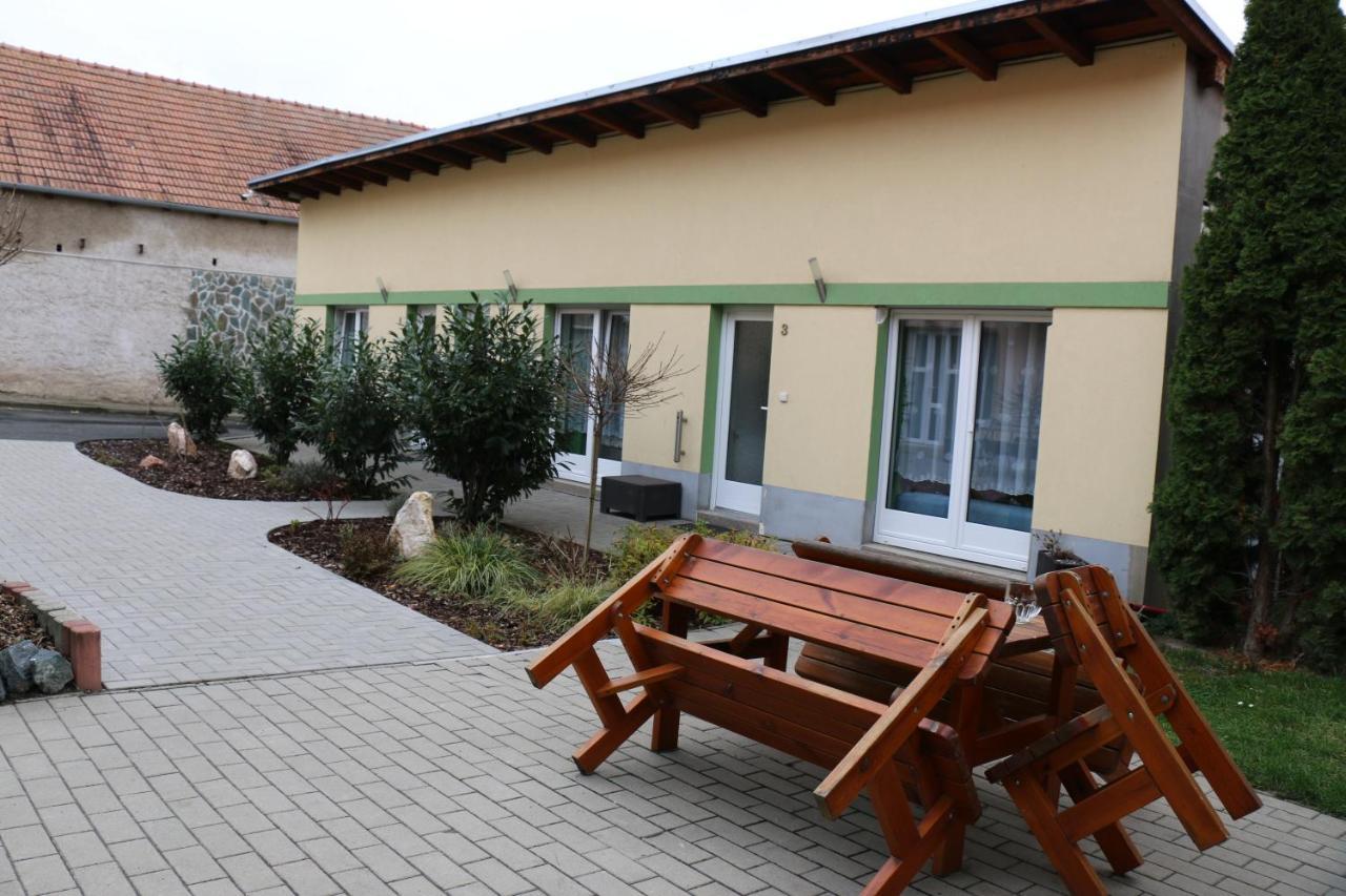 Penzion Kotvas Milovice  Extérieur photo