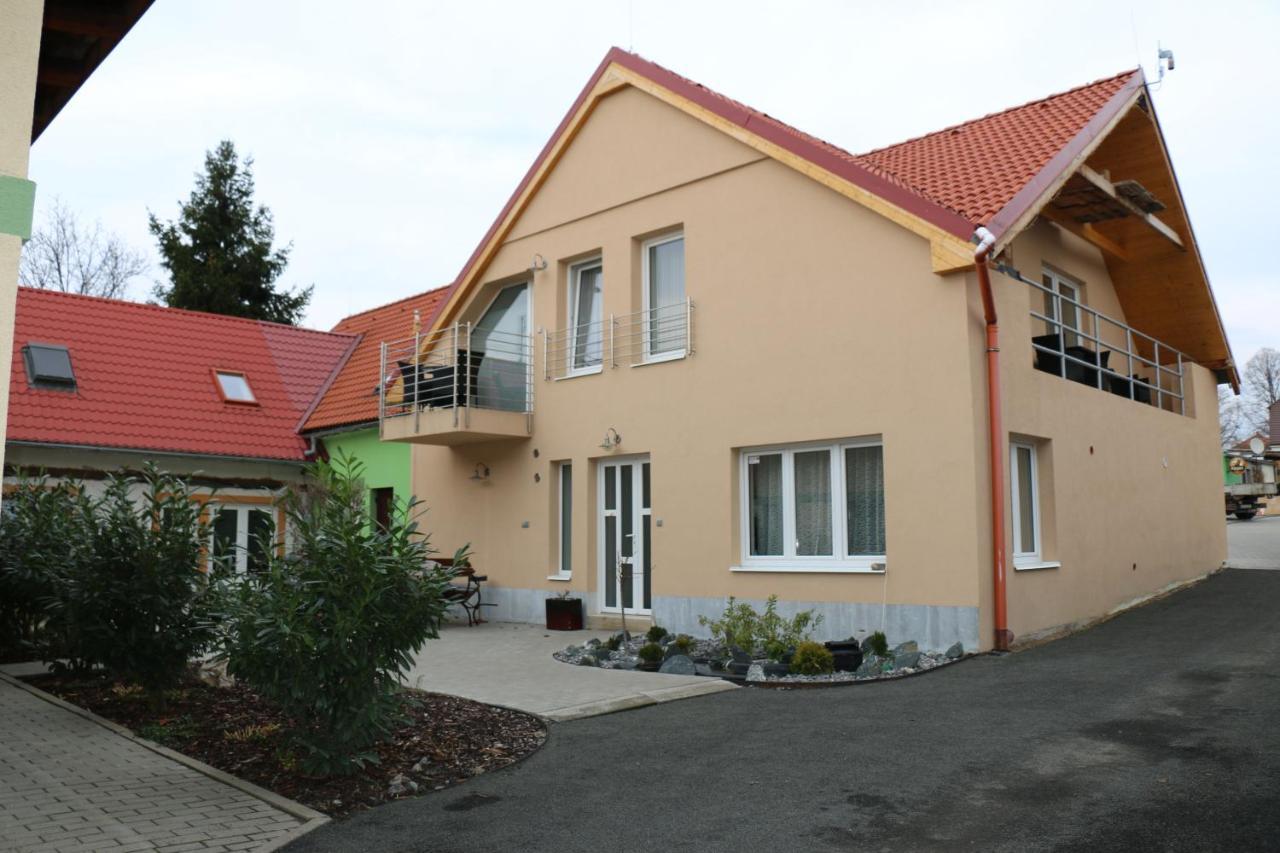Penzion Kotvas Milovice  Extérieur photo